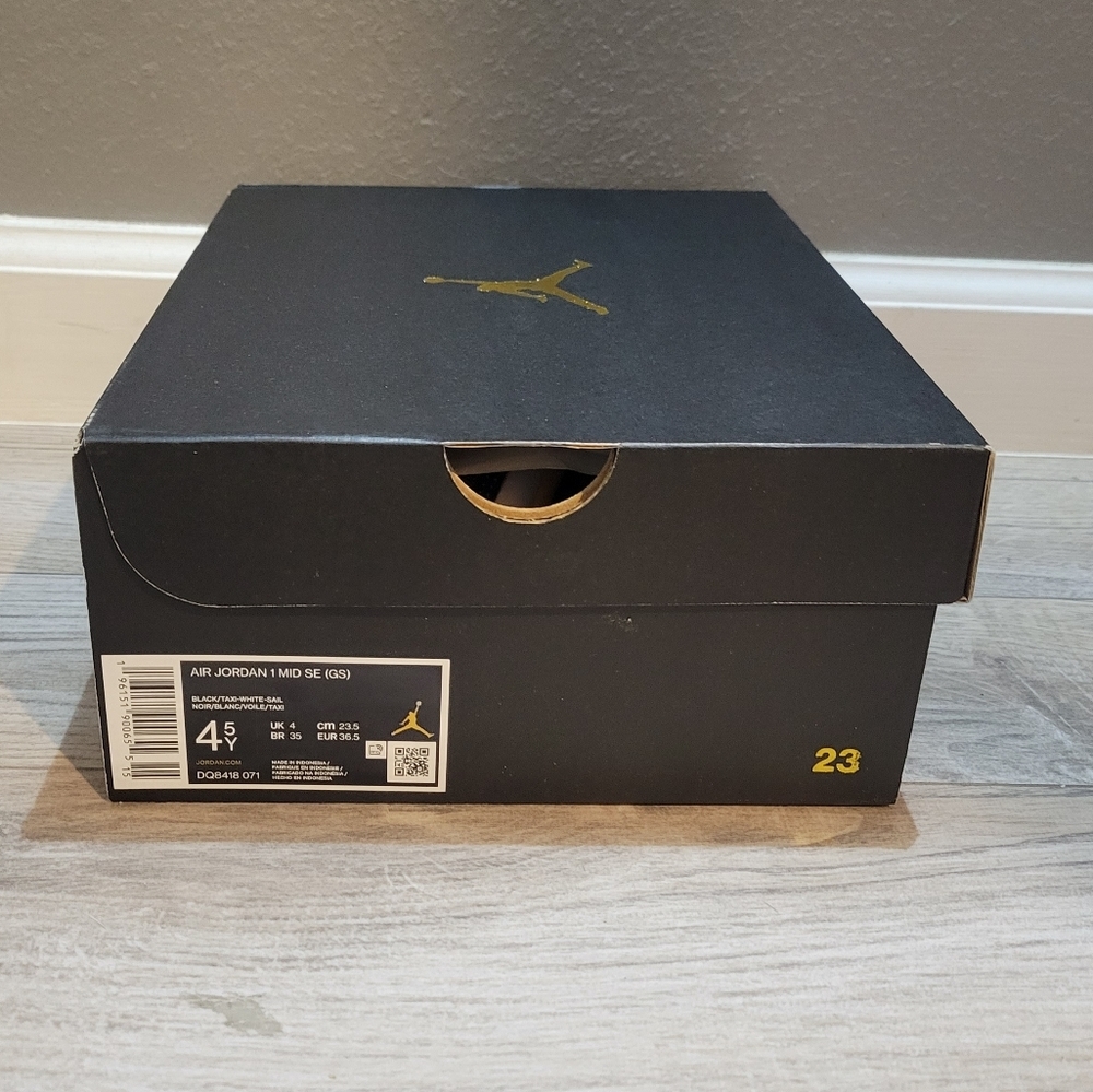 Nike Jordan 1 Mid - Picture 4 of 4
